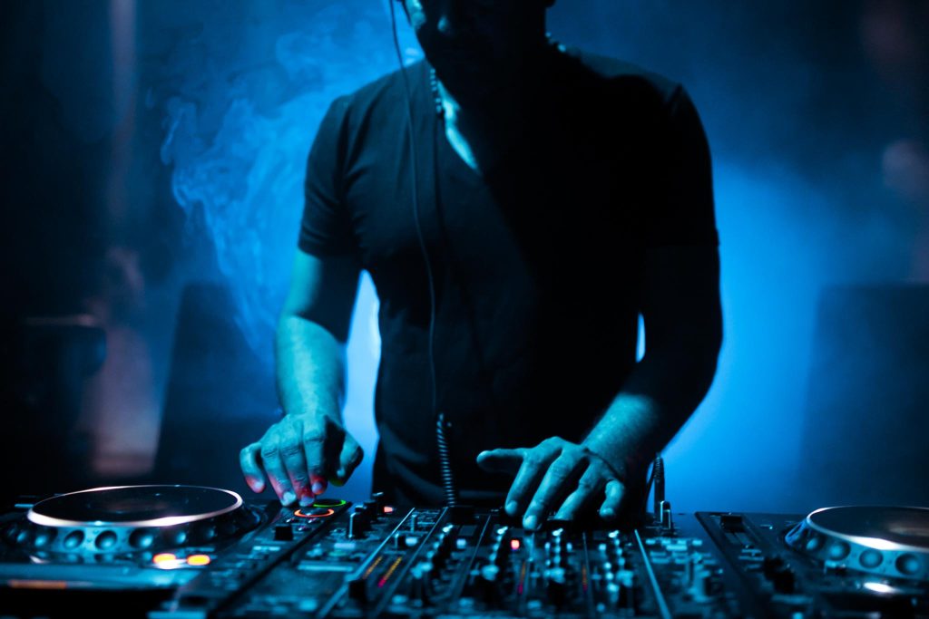 Performances et animations artistiques DJ